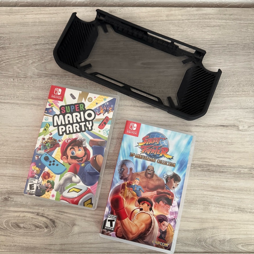 Nintendo Switch w/ Original Box & items Red and Blue Joy-Cons+Case and Two Games - Picture 14 of 16